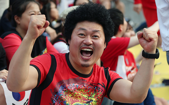 During the game between Korea and Belgium in the 2014 FIFA World Cup in Brazil, Yoon Taek, a comedian, shouts, 