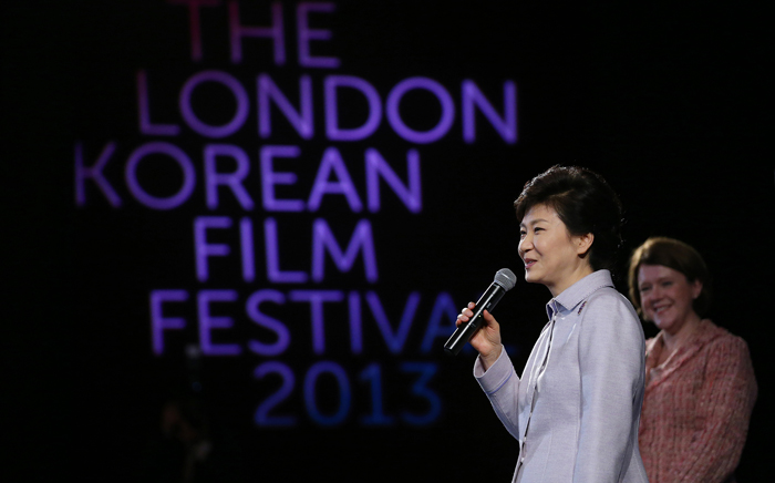 President Park Geun-hye (left) greets viewers at the London Korean Film Festival 2013. (photo: Jeon Han)