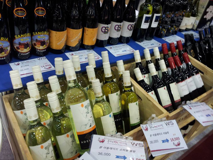 An array of international wines from 19 countries from across the world is on offer at the 2014 Daejeon International Food & Wine Festival.