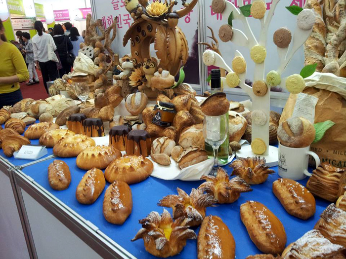 On display are dishes that might go well with a variety of wines, at the 2014 Daejeon International Food & Wine Festival. 