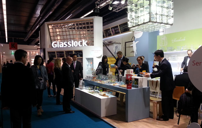Visitors to Ambiente 2014, a trade fair in Frankfurt, Germany, held in February this year, peruse the Glasslock PR booth and take a look at other products from Samkwang Glass.