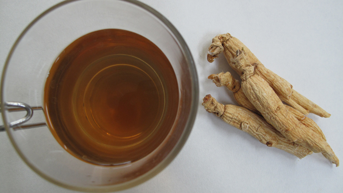 Ginseng tea and dried ginseng root (image courtesy of the Rural Development Administration)