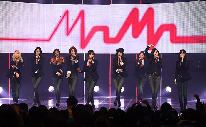 Girls’ Generation (SNSD) perform their encore to ”Mr. Mr.” after winning M.net’s M! Countdown during their first concert in over a year. (photo : Jeon Han)