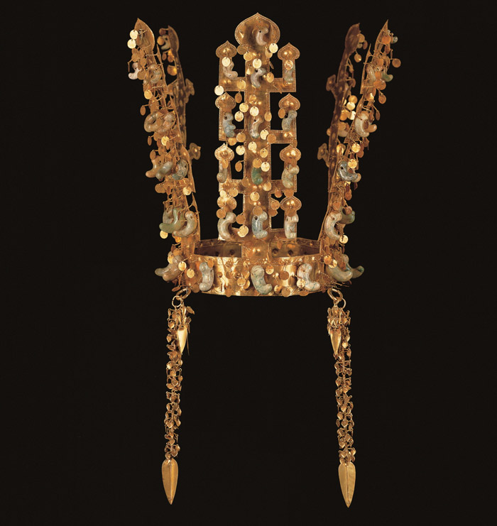 The Silla gold crown is National Treasure No. 188. (courtesy of the Gyeongju National Museum)