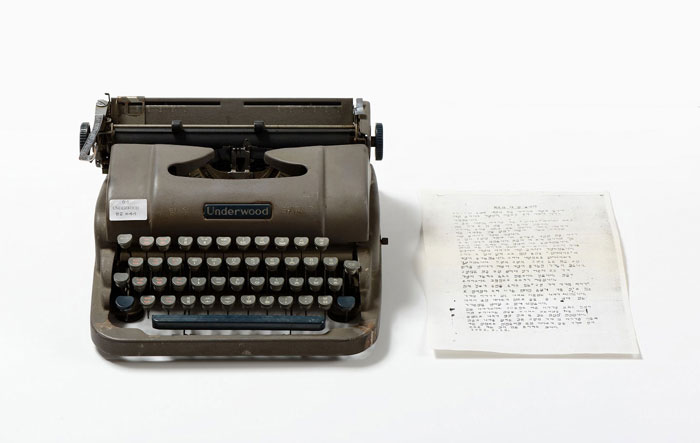 One of the first Hangeul typewriters, as developed by Gong Byeong-wu in 1947.