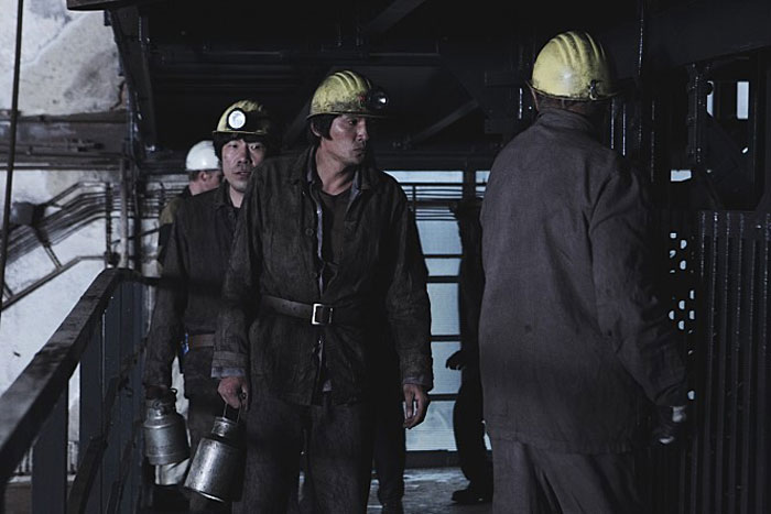 While working as a miner in Germany, Deoksu faces a moment of danger due to a mining accident.