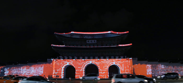 A media and light show is superimposed onto Gwanghwamun Gate. (photo: Jeon Han)