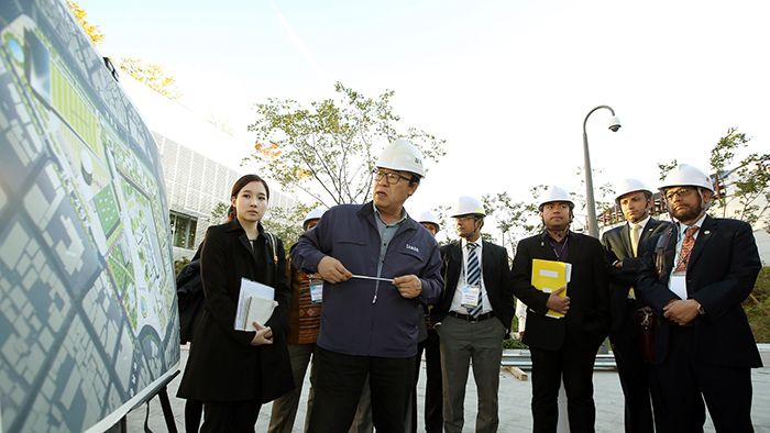 Culture ministers from South Asian nations listen as construction engineer Jeong Young-rae, of Samoo Architects & Engineers, explains the construction process of the Asian Culture Complex, in Gwangju on October 17. 