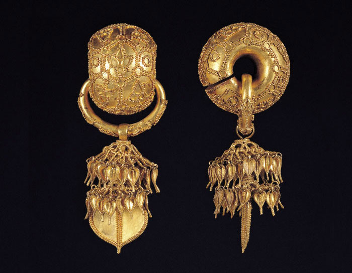 Gold Silla earrings are on display at the museum.