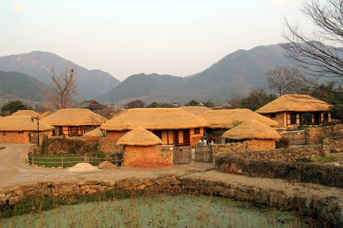 Traditional thatch-roofed houses are normally cool in the summer and warm in the winter.