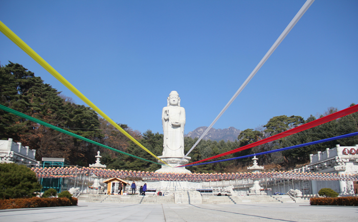 The 30-meter Yaksadaebul tower is located in Donghwasa Temple at Palgongsan Mountain.