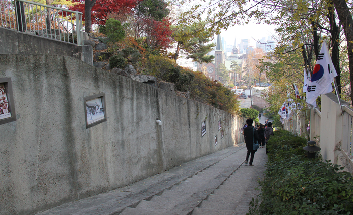 On both sides of the Cheongna Hill hang photographs of the the March First Independence Movement.