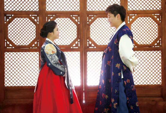The traditional Hanbok is still worn on special occasions today.