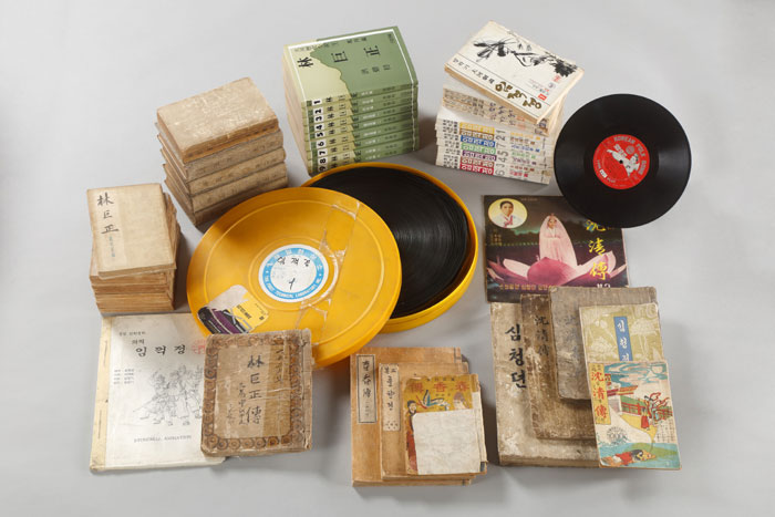 Copies of classical Korean novels, such as ‘Shim Cheong,’ ‘Chunhyang’ and ‘Im Kkeokjeong’, are on display at the museum, as are audio records and films that are based on those novels.