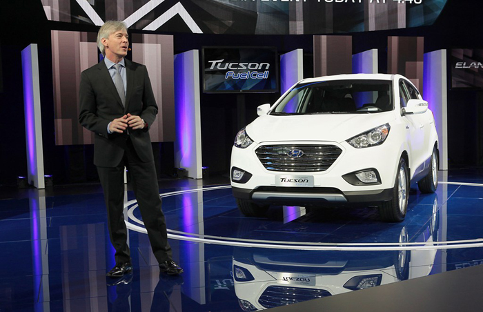 The ix35 Fuel Cell is introduced at the Los Angeles International Auto Show in November 2013. The vehicle is now available for lease in the United States. (photo courtesy of Hyundai Motor) The ix35 Fuel Cell is introduced at the Los Angeles International Auto Show in November 2013. The vehicle is now available for lease in the United States. (photo courtesy of Hyundai Motor)