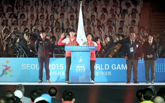 Athletes and referees for the Seoul IBSA World Games take their oaths on May 10.