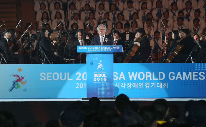 Minister of Culture, Sports and Tourism Kim Jongdeok announces the commencement of the of the Seoul 2015 IBSA World Games during the opening ceremony on May 10.