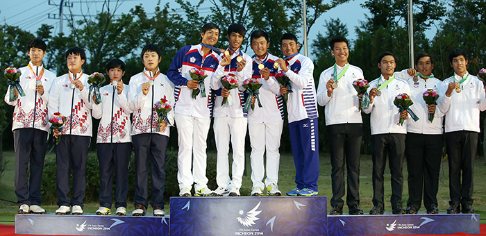 Golfers stand on the podium after the men's team finals at the 2014 Asian Games in Incheon on September 28. 