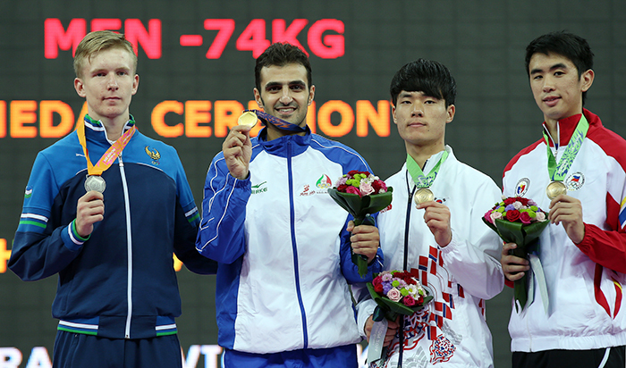 Medalists in the men’s taekwondo 74 kilogram event pose for a photo on the podium after the award ceremony on September 30 in the Incheon Asian Games.