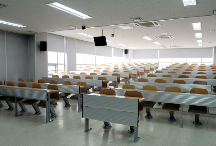 A classroom at Incheon National University where Do Min-jun gives a lecture. The classroom is now one of the must-see locations for many Chinese tourists. (courtesy of Incheon National University)