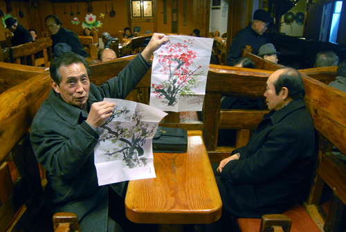 Shin Chang-han proudly displays his rice paper artwork.