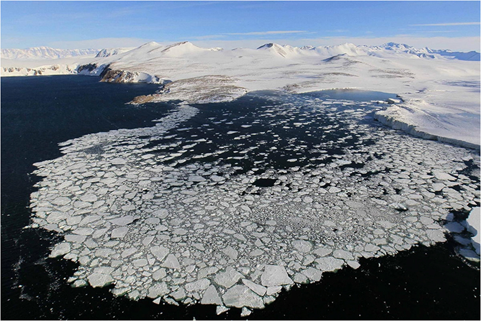 An aerial view of Terra Nova Bay at the southeastern tip of the Antarctic where the Jang Bogo Antarctic Research Station will be built. (Photo courtesy of the Korea Polar Research Institute)