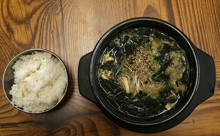 Sea urchin and seaweed soup, or <i>seongge miyeokguk</i>, is one of the favorite dishes among sightseers on Jeju Island. 
