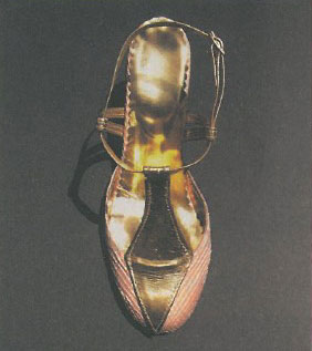 The above photo is the first shoe designed by Kim Hyo-jin while she was studying in the U.S.