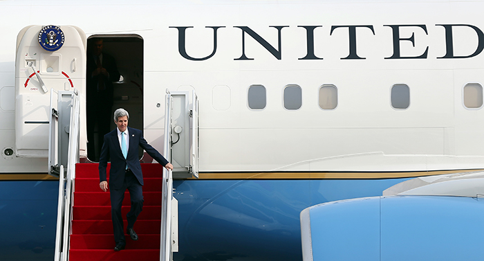 U.S. Secretary of State John Kerry deplanes after arriving at Seoul Airbase on February 13. (photo: Jeon Han)