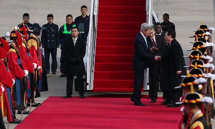 U.S. Secretary of State John Kerry is welcomed to Korea after arriving at Seoul Airbase on February 13. (photo: Jeon Han)