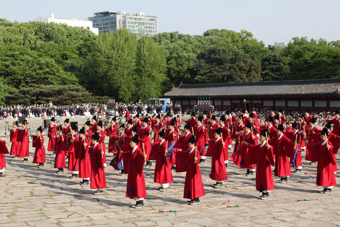 <i>Jongmyo jereak</i> performance at Jongmyo Shrine (photo courtesy of the Cultural Heritage Administration)