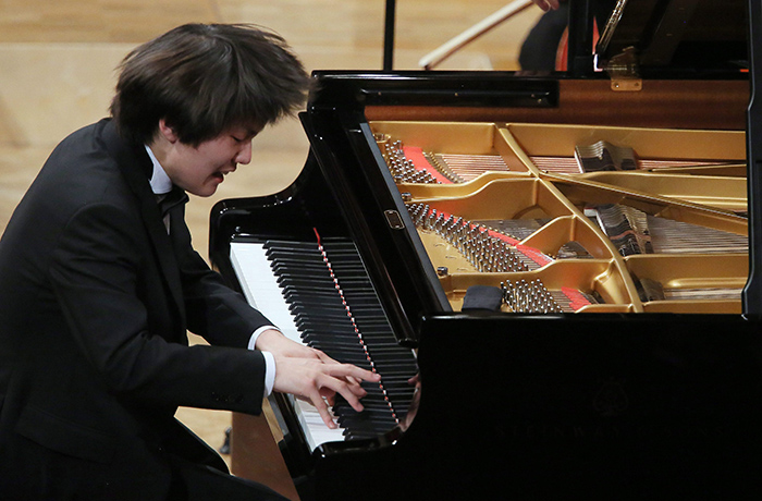 Seong-Jin Cho holds a recital in Poland as part of the 12th Chopin and his Europe festival on Aug. 28. The photo shows Cho at the International Fryderyk Chopin Piano Competition last year when he won the top prize.