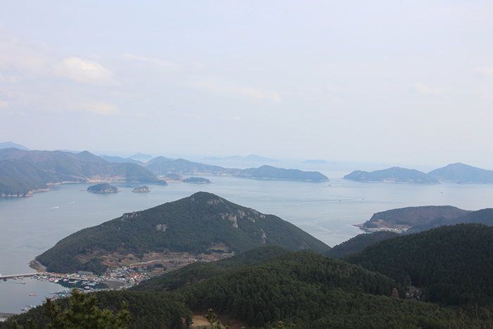The pictures show the area south of Tongyeong and the Dadohae National Marine Park, overlooking the top of Mireuksan Mountain.