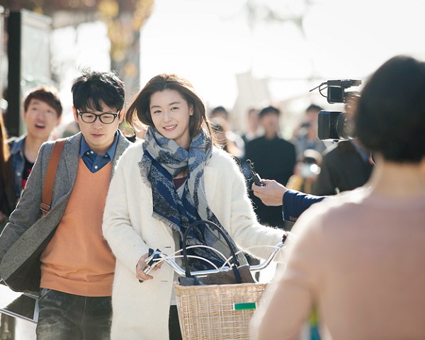 A scene from “My Love From the Star” (Courtesy of HB Entertainment and SBS)