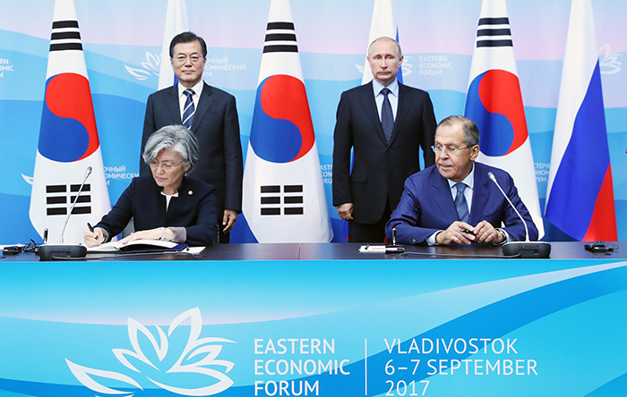President Moon Jae-in (back, left) and Russian President Vladimir Putin (back, right) are present during the MOU signing between Minister of Foreign Affairs Kang Kyung-wha (seated, left) and Russian Foreign Minister Sergey Lavrov, at the Far Eastern University in Vladivostok, Russia, on Sept. 6.