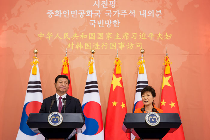 President Park Geun-hye (right) and Chinese President Xi Jinping hold a joint press conference at Cheong Wa Dae on July 3. (photo: Cheong Wa Dae)