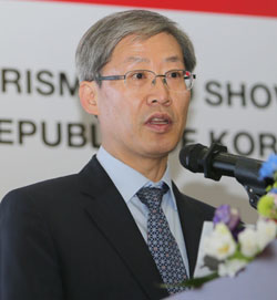 Vice Minister of Culture, Sports and Tourism Cho Hyun-jae speaks at the forum.
