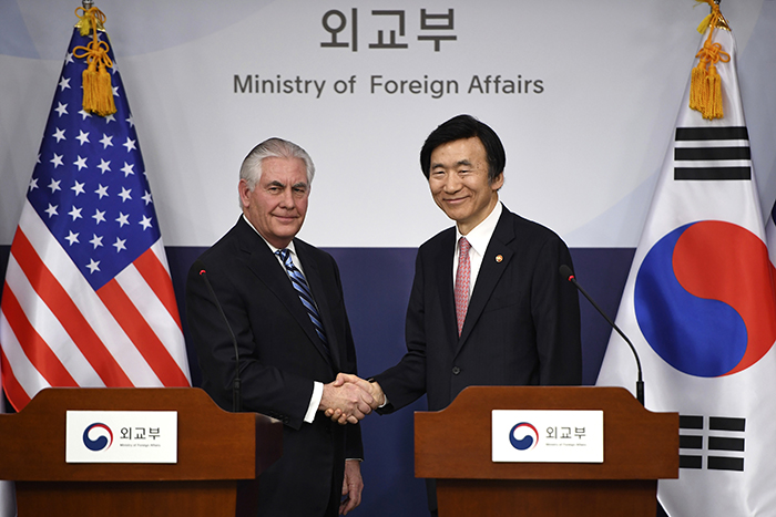 U.S. Secretary of State Rex W. Tillerson (left) and Minister of Foreign Affairs Yun Byung-se hold the joint press conference on Mar. 17 in Seoul. (Photo: Yonhap News)