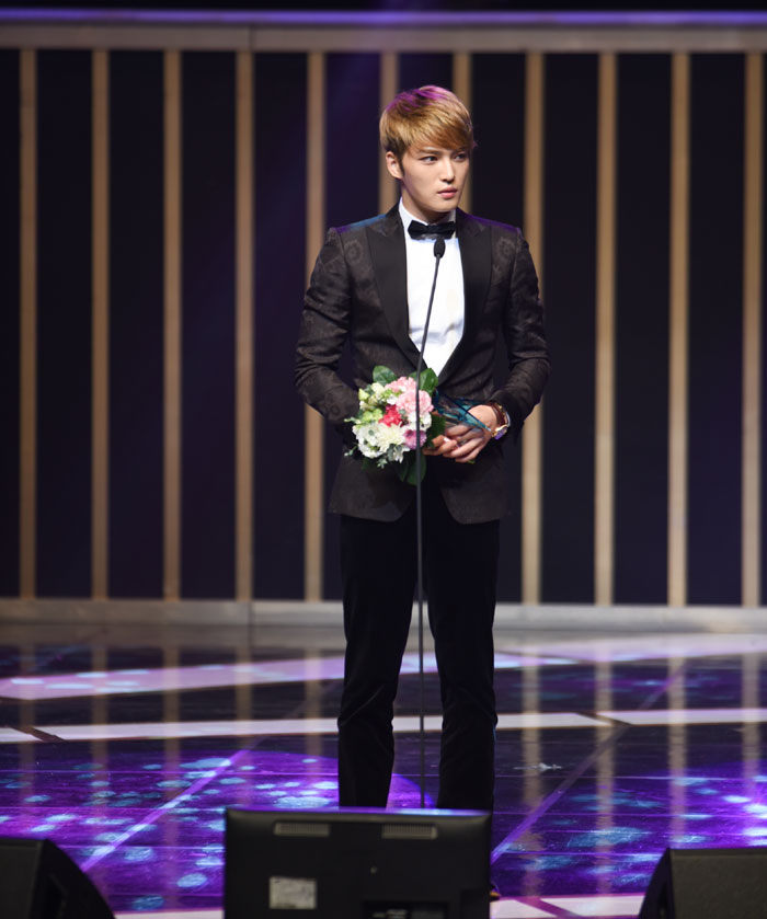 Kim Jae-joong wins a top excellence award for his role in 'Triangle.'