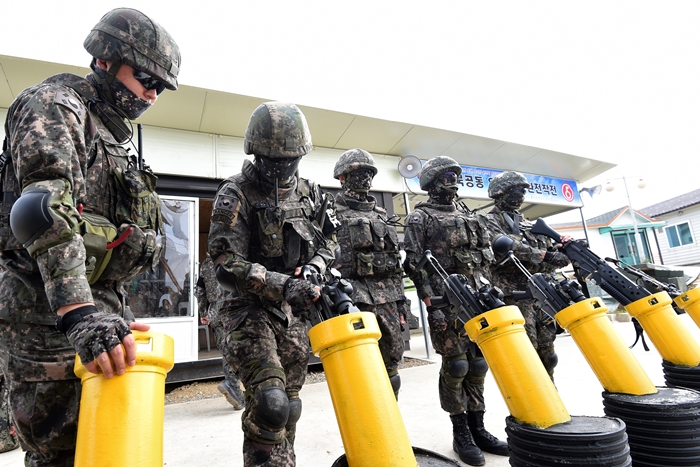 Soldiers conducted landmine clearing work on Oct. 2, under the Agreement on the Implementation of the Historic Panmunjom Declaration in the Military Domain of September 2018, signed between the military authorities of the two Koreas during the 2018 Inter-Korean Summit Pyeongyang