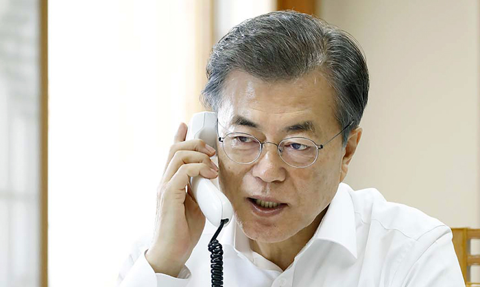 President Moon Jae-in discusses the response to North Korea’s recent long-range ballistic missile launch with Japanese Prime Minister Shinzo Abe, over the phone in Seoul on Nov. 29.