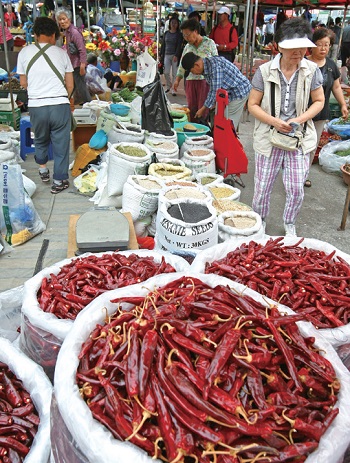 Seongnam's Moran Market © Yonhap News