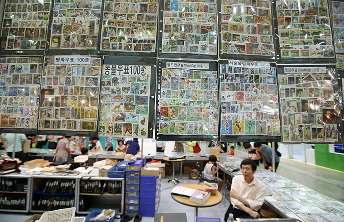 Stamps based on famous artwork, animals, the World Cup and the Seoul Olympic Games await visitors at the PHILAKOREA 2014 World Stamp Exhibition. (photo: Jeon Han)