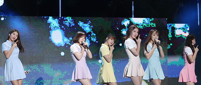 GFriend gives a vibrant and cute performance during the opening ceremony for the Korea Sale Festa on Sept. 30.
