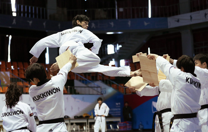 Sports beat reporters struck on Taekwondo : Korea.net : The official