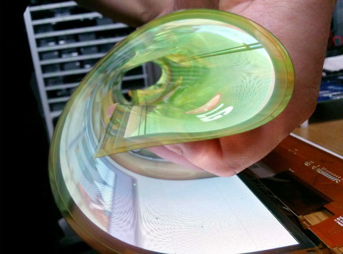 LG Display’s newly developed flexible OLED display can be rolled up to a radius of 3 centimeters without affecting the function of the display.