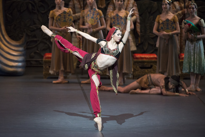 “La Bayadere” is the first performance presented by the Korean National Ballet company this year. (photo courtesy of the Korean National Ballet) 