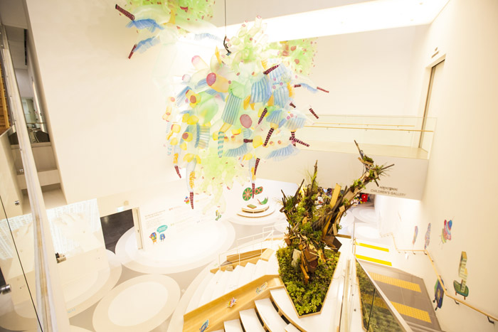 Lee Byeong-chan’s “Laputa, urban-creature” (left), and “Reverse-Rebirth Project” by Han Seok-hyeon and Yu Byeong-seo (photo courtesy of SeMA)