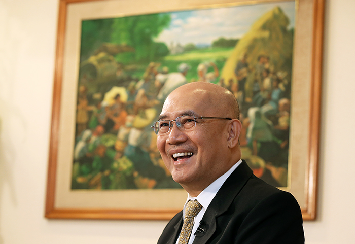 Ambassador Cruz says his wife is also a Philippine diplomat to Singapore and communicates with her through Kakao Talk, a Korean-made mobile instant messenger (photo: Jeon Han).