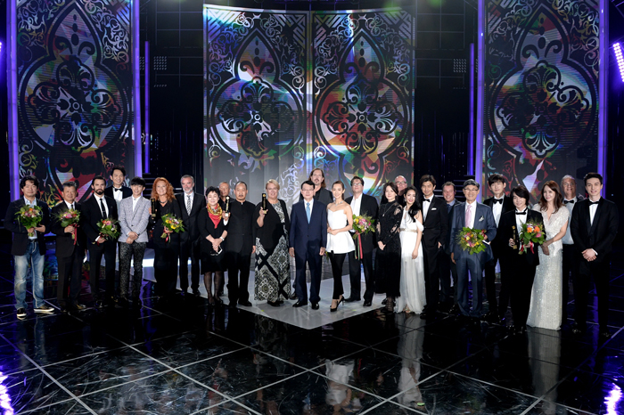  Winners of the 10th Seoul Drama Awards pose for a photo during the ceremony on Sept. 10. 